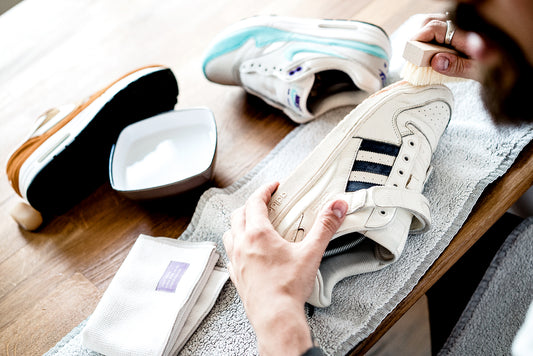 So pflegst und bewahrst du deine Sneaker richtig: Tipps für eine längere Lebensdauer
